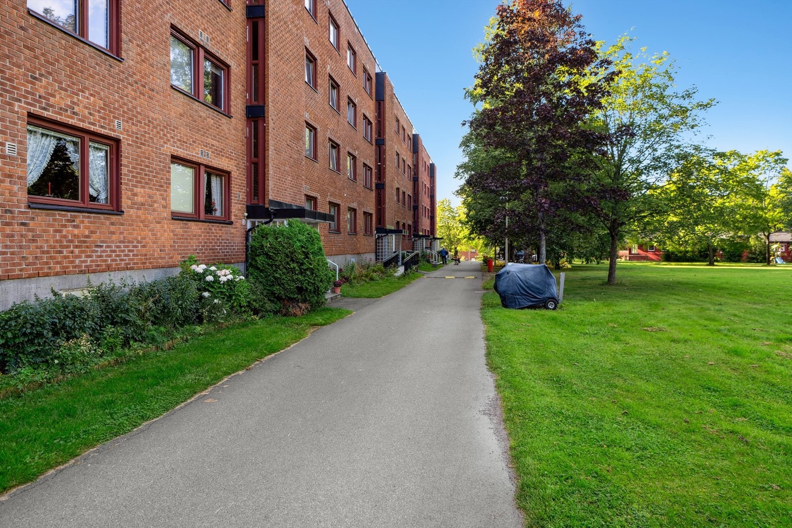 Området betraktes som attraktivt med store fri- og lekearealer, skjermet for trafikk. Galleribilde