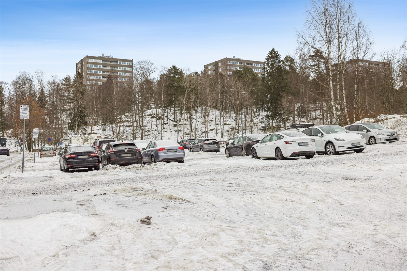 Leiligheten disponerer en utvendig parkeringsplass. Galleribilde