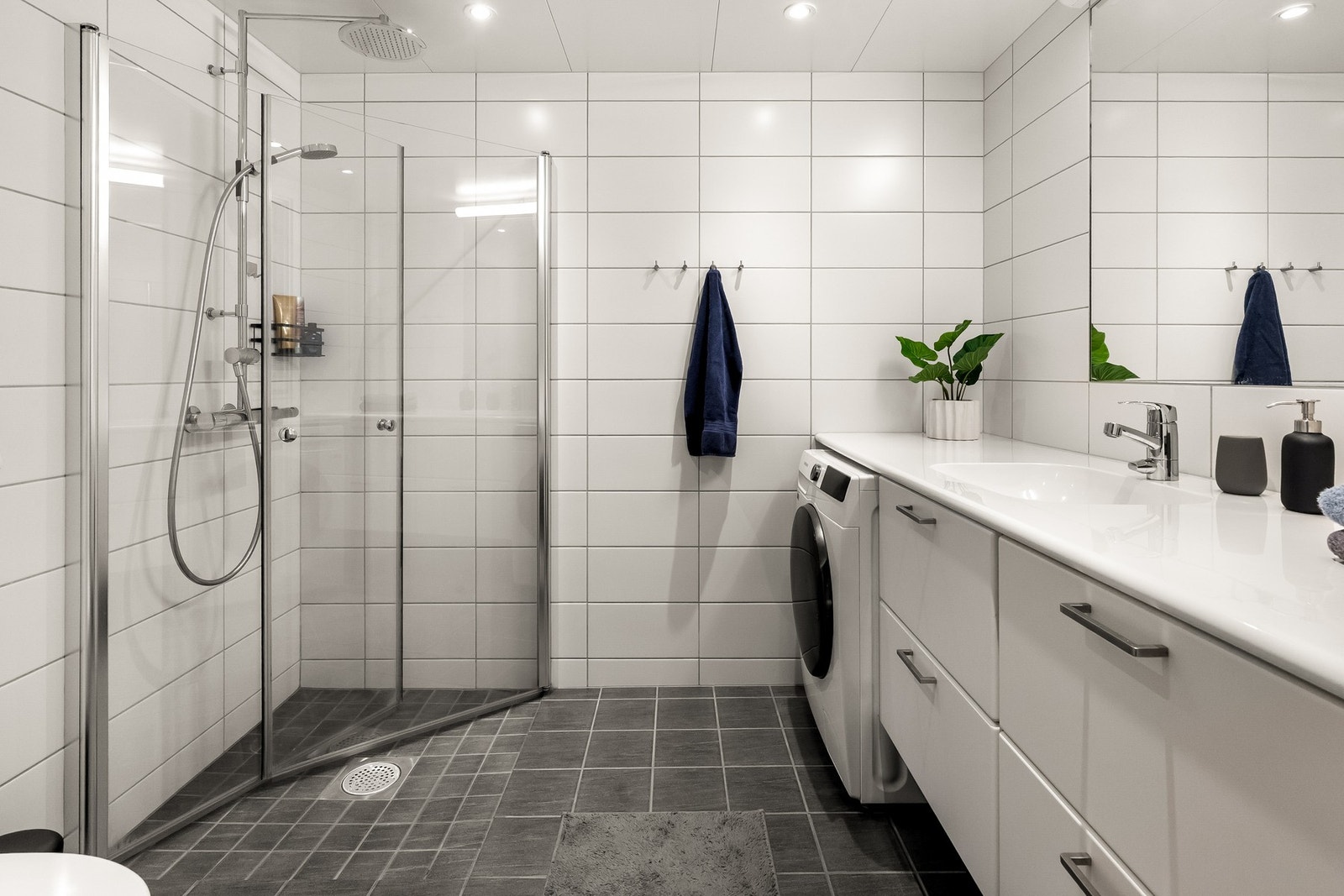 Tidløst bad med vannbåren gulvvarme. Galleribilde