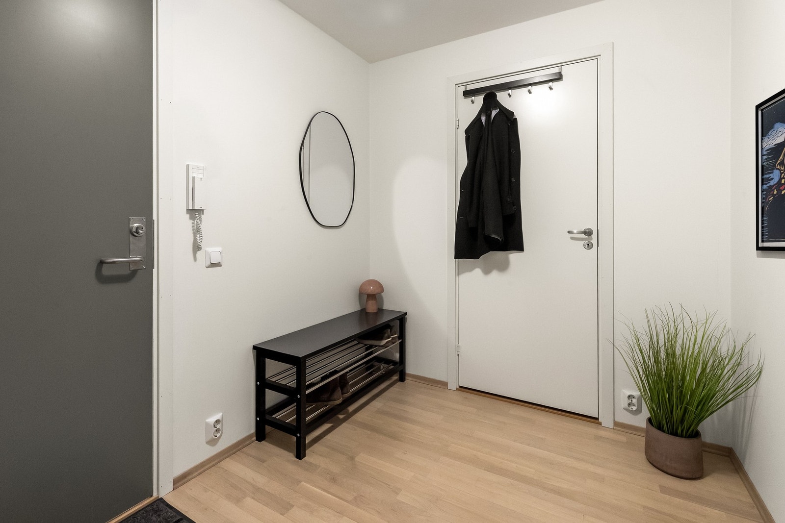 Lys entré med dørcallinganlegg. Galleribilde