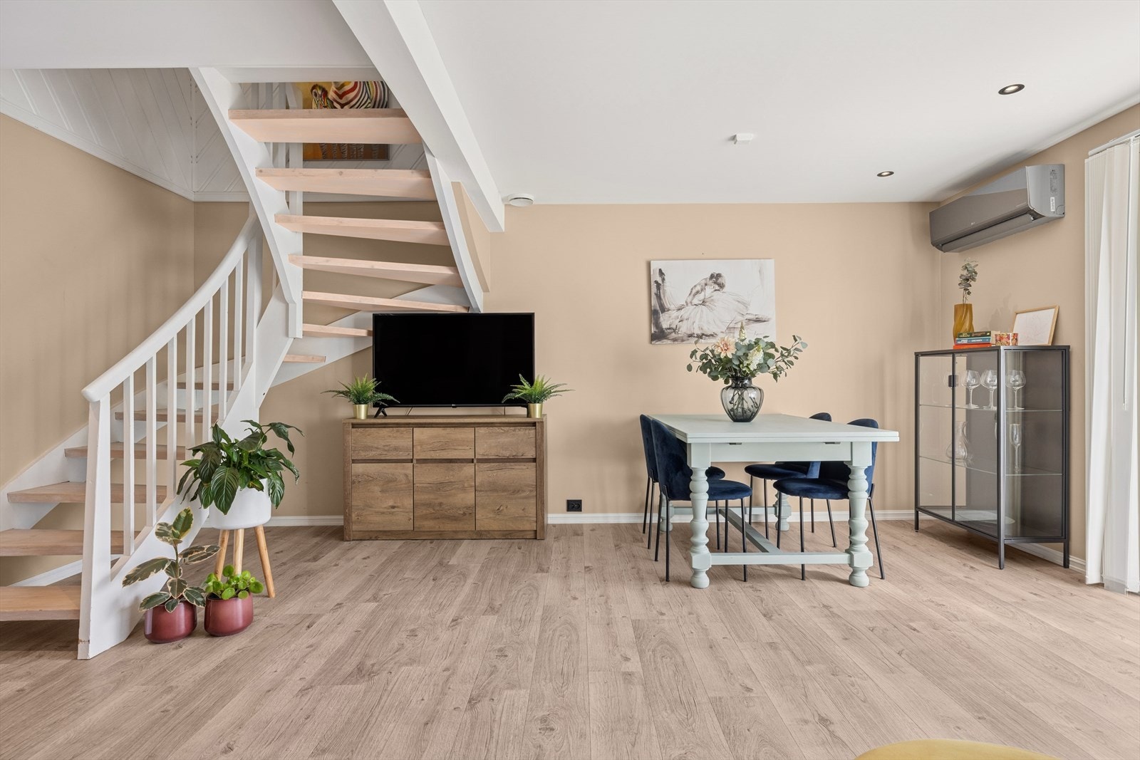 Boligen har et balansert ventilasjonsanlegg installert av borettslaget, som sikrer et godt inneklima. Galleribilde