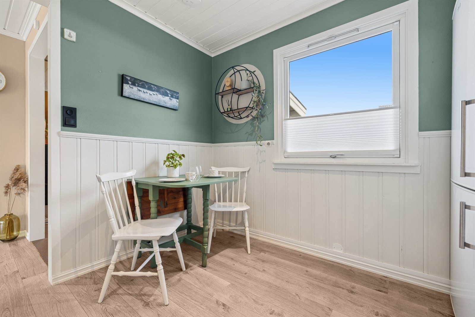 Overflatene i boligen, inkludert gulv og vegger, ble generelt pusset opp i 2015. Galleribilde