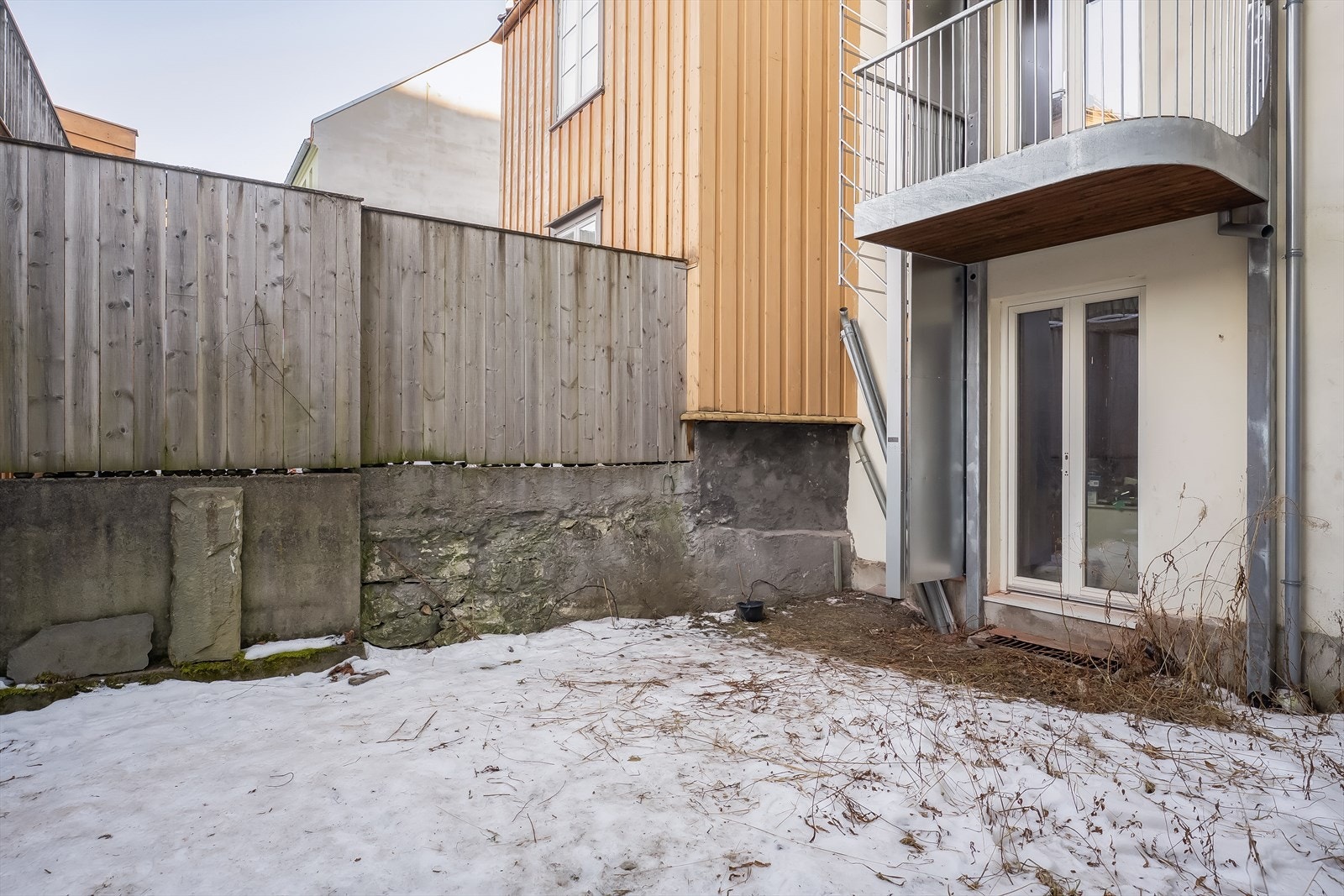 Fra leiligheten er det kort avstand til 'alt' du trenger i hverdagen som dagligvarehandel, shopping og gode kollektivtilbud. I Galleribilde