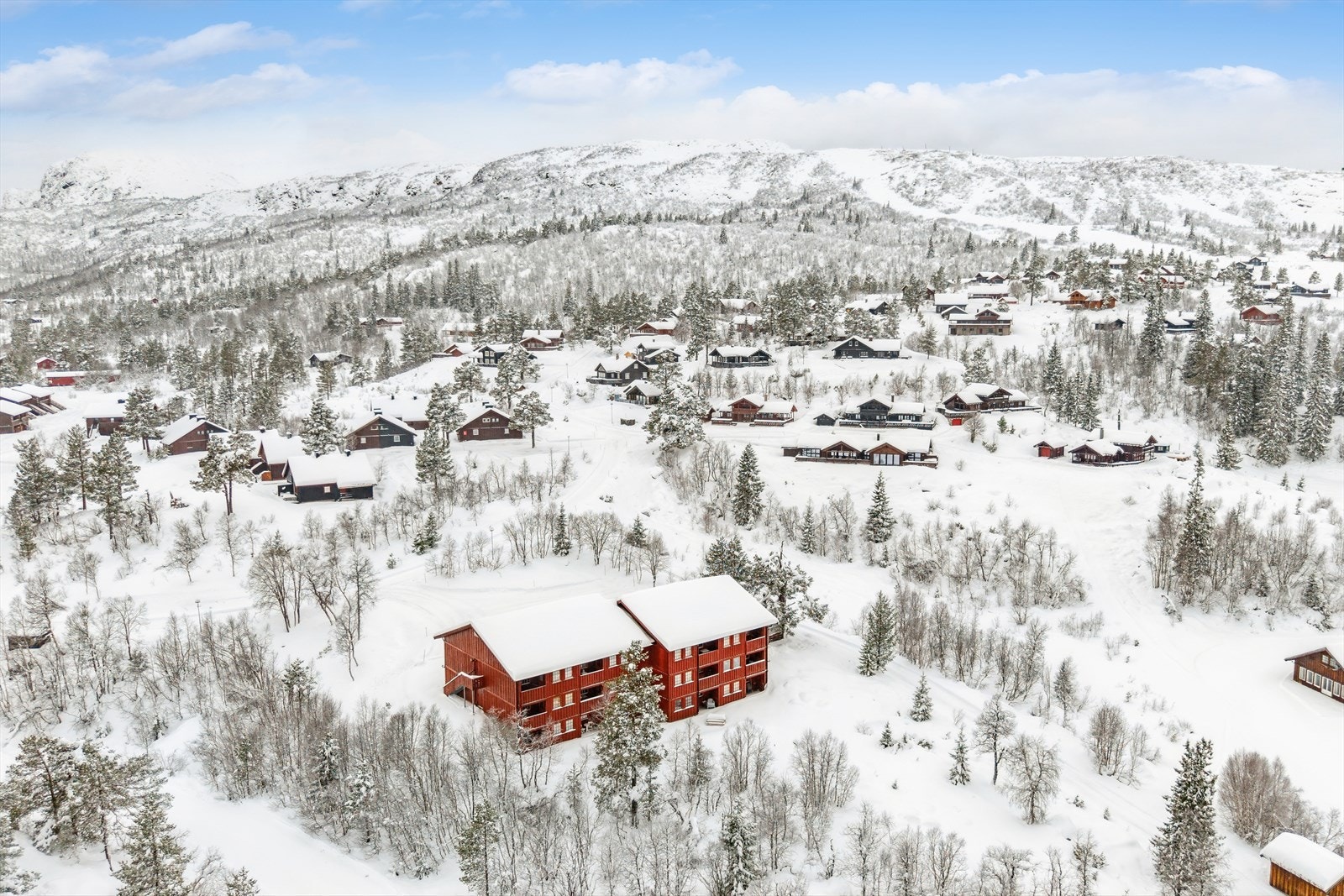 Området byr også på flere kjente kultur- og naturperler som Eidsborg stavkirke, historiske Dalen Hotel og kunst- og kulturminnet Grimdalstunet. På Setesdalssiden ligger Rygnestadloftet, en av dalens mest kjente bygningstradisjoner. Galleribilde