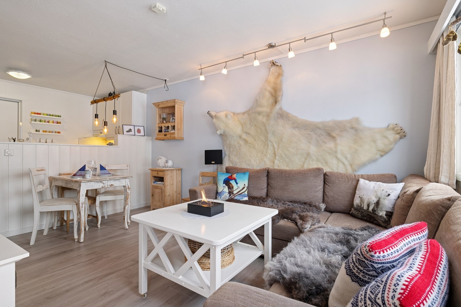 Spotskinne i taket. Galleribilde