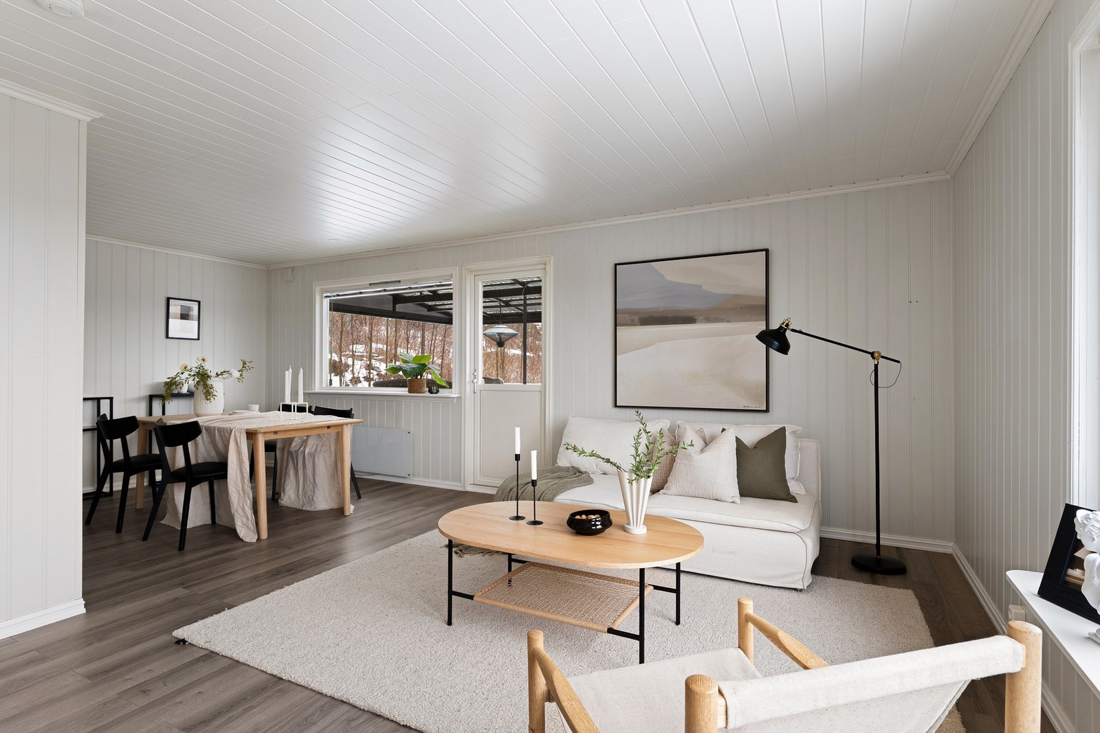 Stue på over 30 kvm. gir familien god plass til felles opphold. Galleribilde