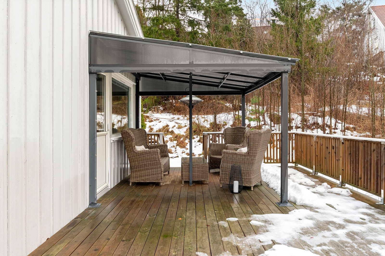 Terrassen ble oppført på nytt i 2020 og samtidig utstyrt med overbygg som utvider bruksmulighetene. Utvidelsen er imidlertid ikke omsøkt eller godkjent. Galleribilde