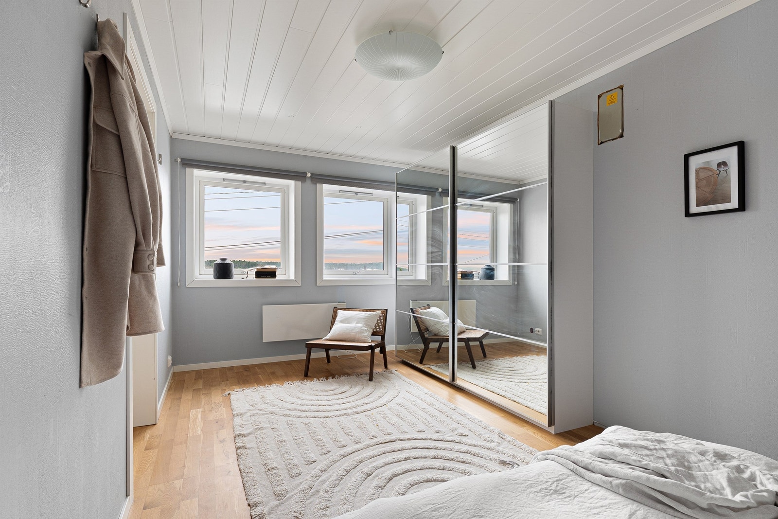 I 2013 ble et ekstra soverom etablert i det som tidligere var integrert garasje. Denne bruksendringen er godkjent og ferdigattest utstedt. Galleribilde