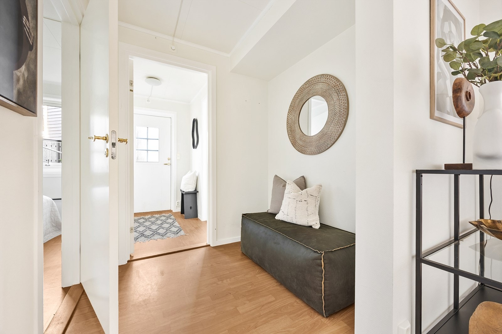 Gangen binder sammen soveromsavdelingen og oppholdsrommene på en praktisk måte. Galleribilde