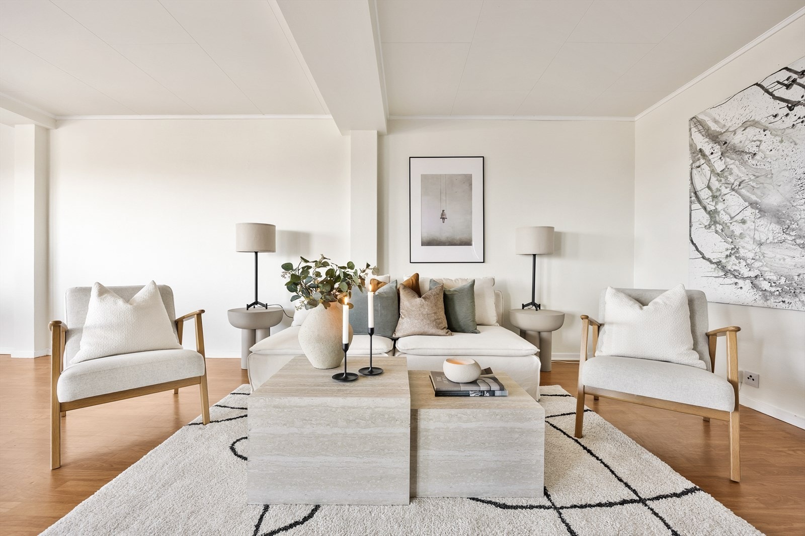 Her er det god plass for en romslig sittegruppe. Galleribilde