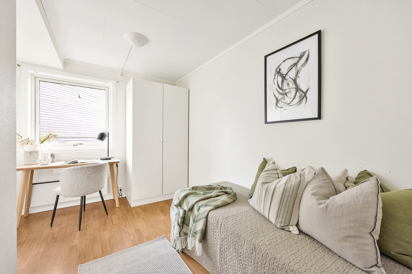 Det andre soverommet egner seg godt som barnerom, gjesterom eller kontor. Galleribilde