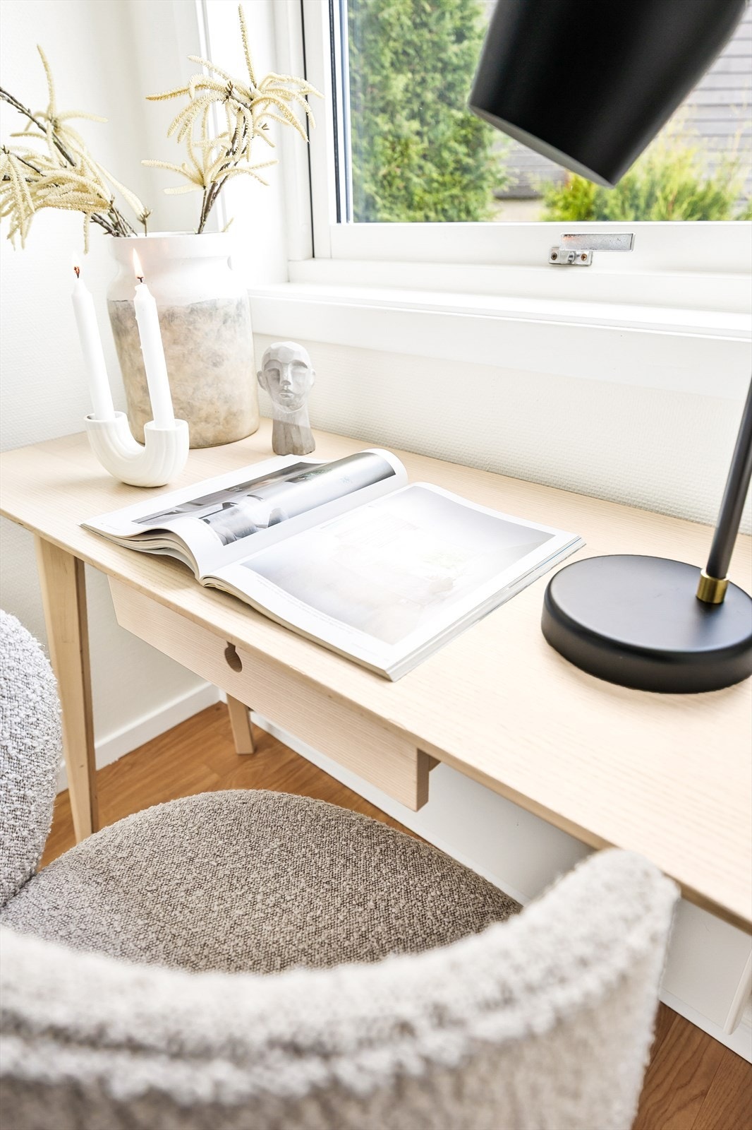 En fin detalj er den dype vinduskarmen, som gir ekstra avstillingsplass. Galleribilde