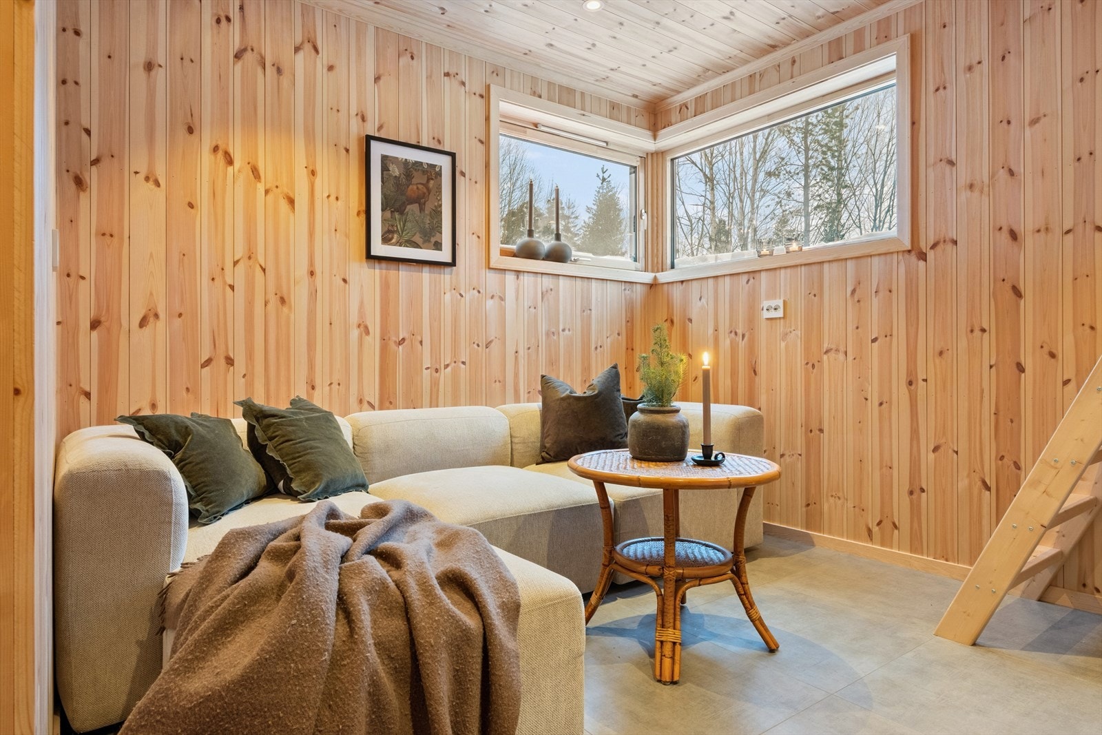 Stue i påbygg fra 2024. Flislagt gulv med varmekabler. Galleribilde