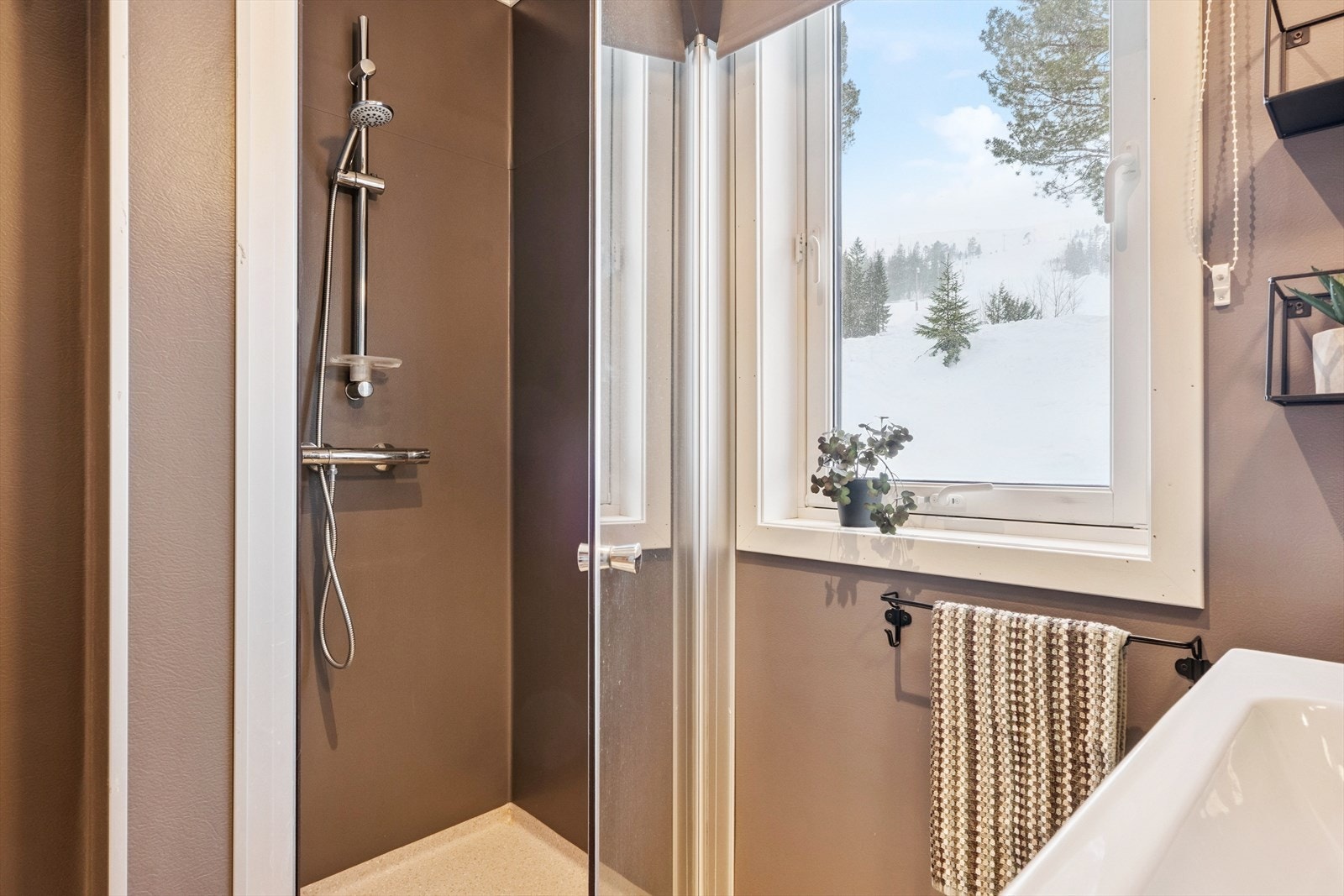 Bad /wc med dusjnisje. Galleribilde