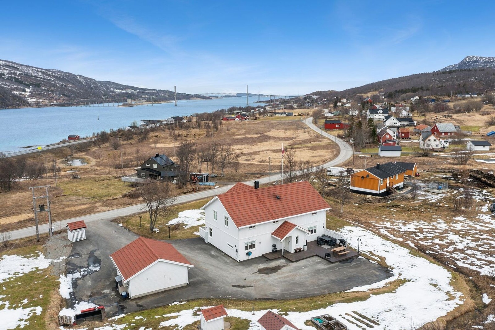 Her er det meste på stell. Boligen ligger i et rolig og etablert boligområde. Galleribilde