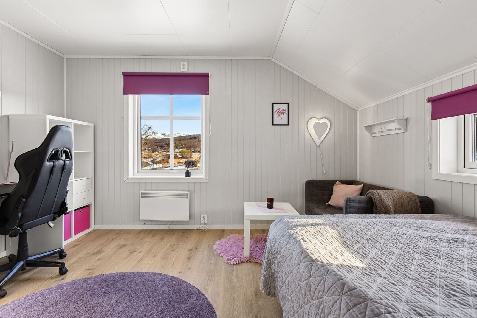 Soverom II er romslig med god plass til ungdommen. Galleribilde