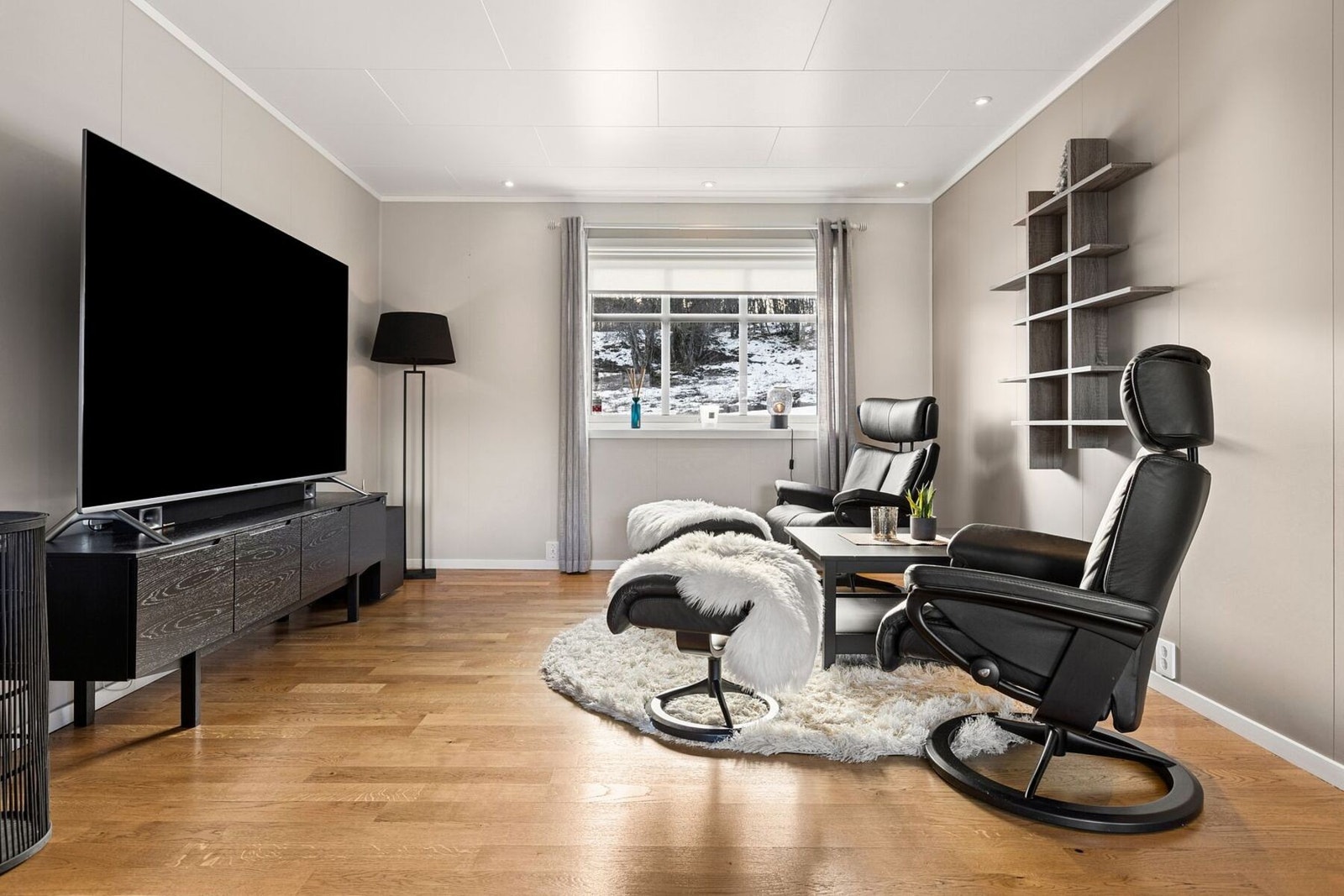 Litt skjermet TV-krok der man kan slappe av med en god serie... Galleribilde