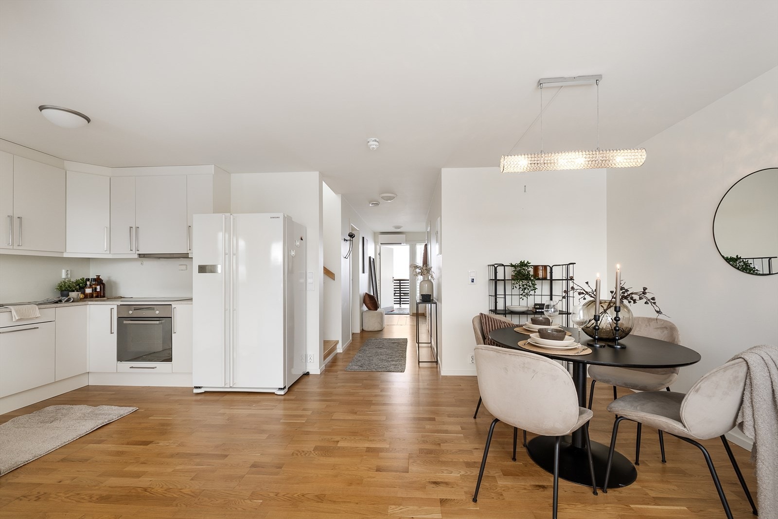 Dette er en moderne og innholdsrik leilighet fra 2013, fordelt over to plan. Galleribilde