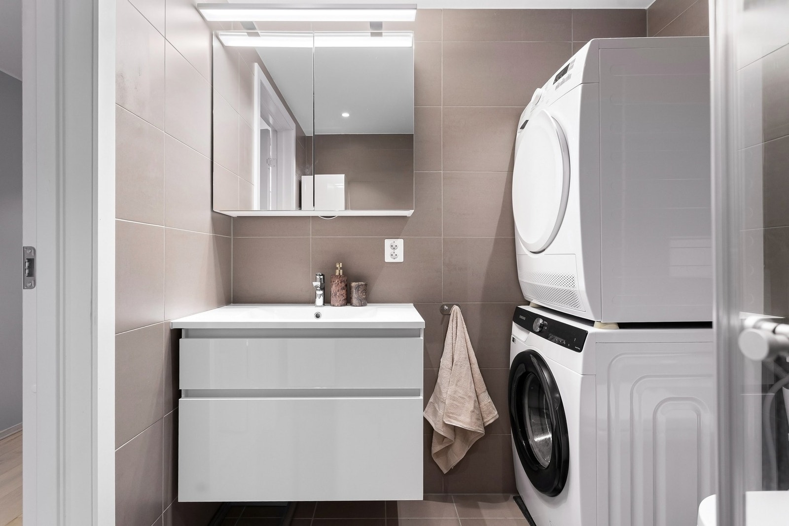 Det er opplegg for vaskemaskin, slik at du har alt du trenger i hverdagen. Galleribilde