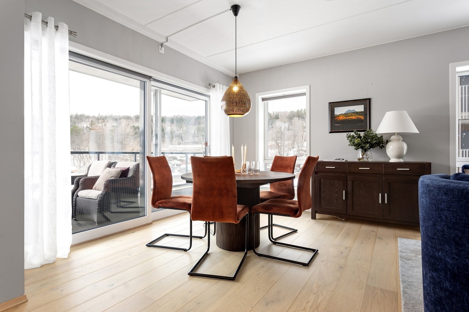 En moderne og pen 3-romsleilighet på Rortunet Kjøpesenter, med særlig god intern beliggenhet. Galleribilde