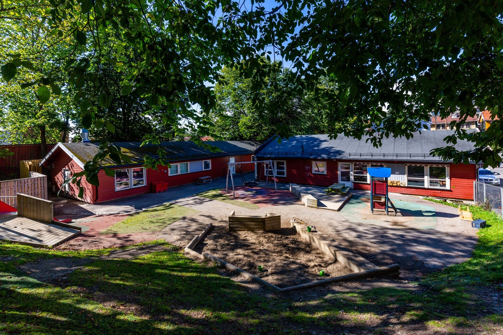 Flere barnehager i området. Det er også barnehage i sameiet hvor beboere i sameiet har
prioritet. Galleribilde