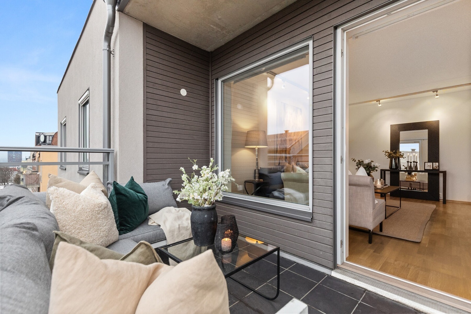 Sørøstvendt balkong. Galleribilde