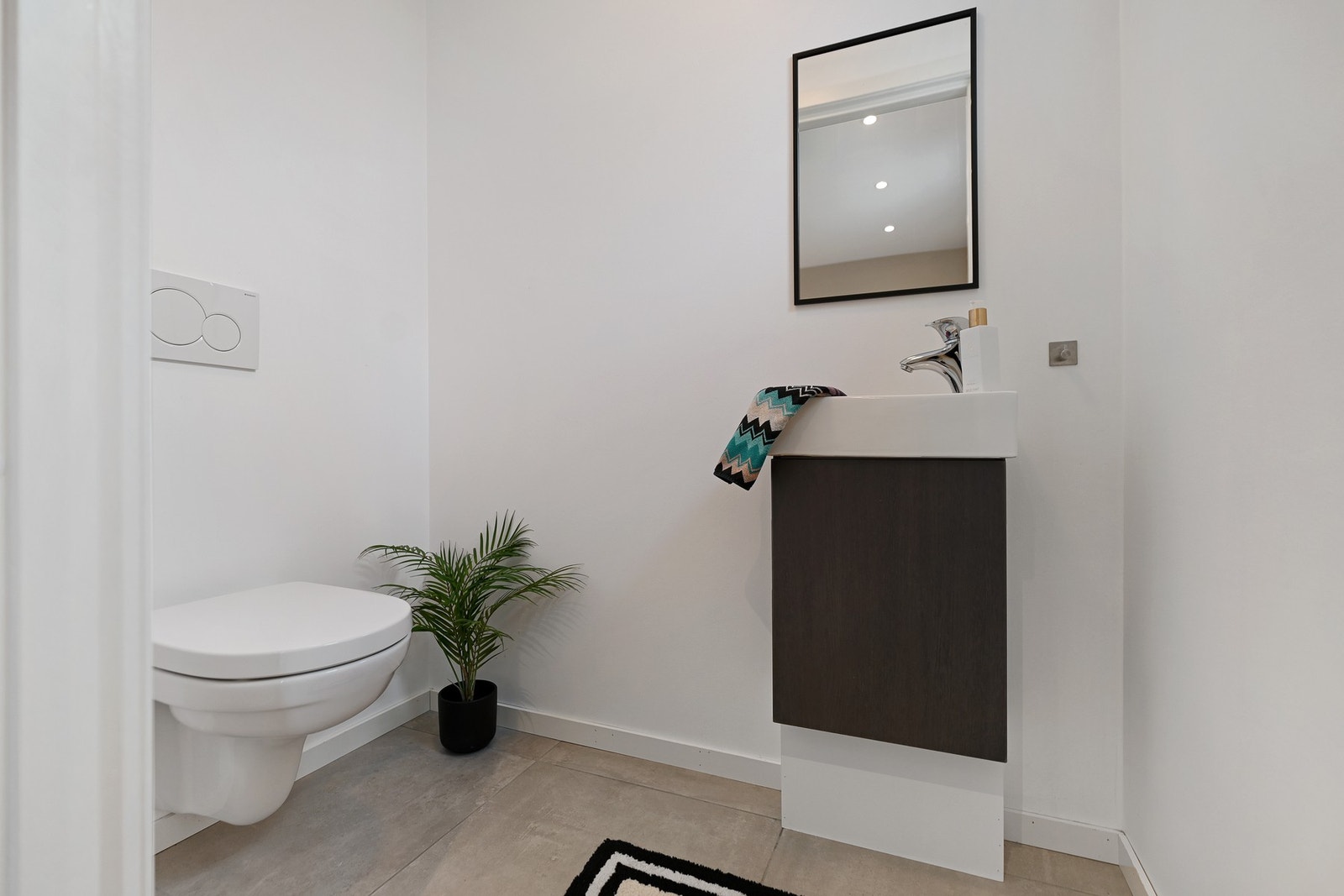 Gjestetoalett i 1. etasje. Galleribilde