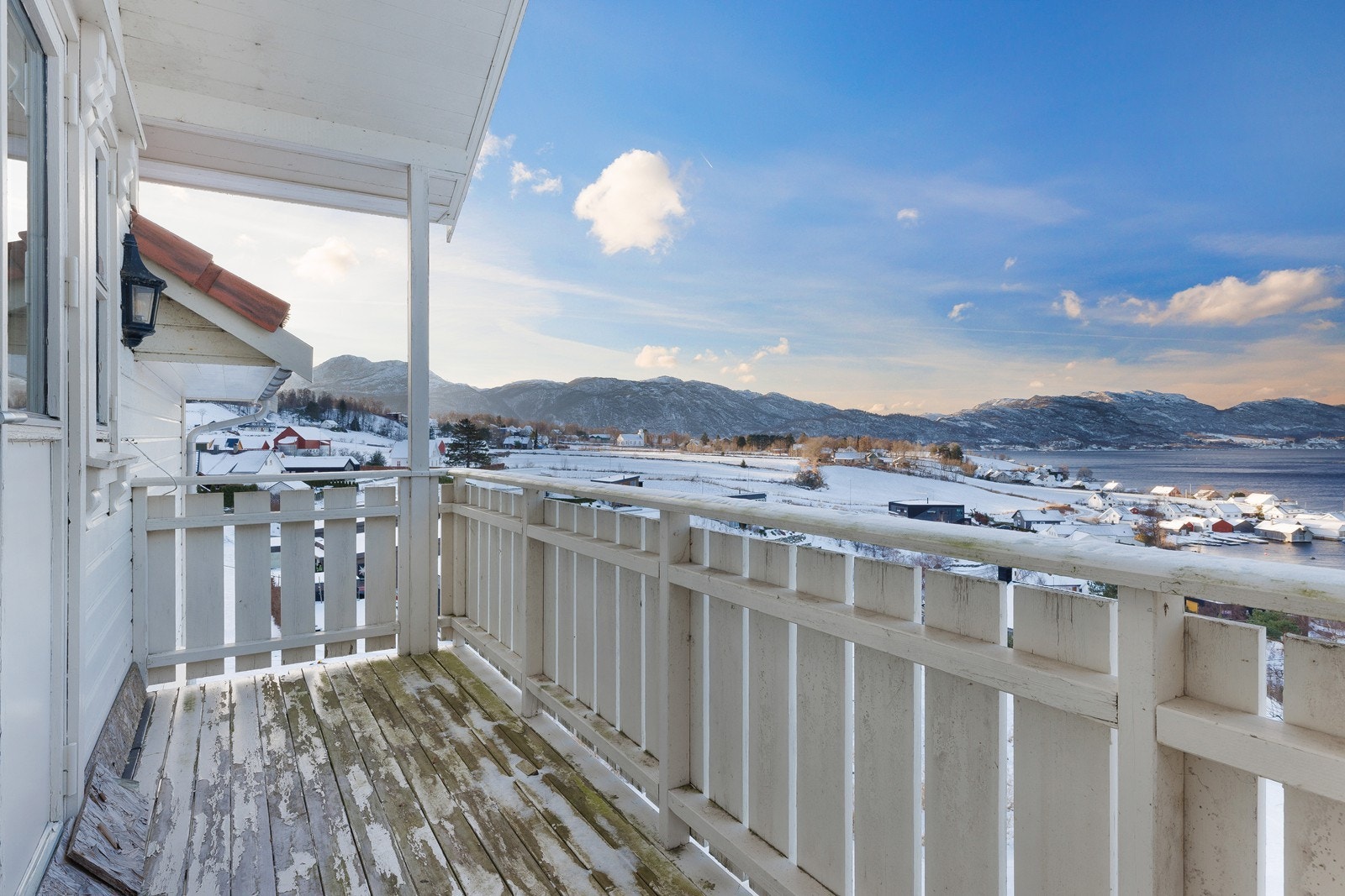 Balkongen hvor du har utsikt utover hele fjorden! Galleribilde