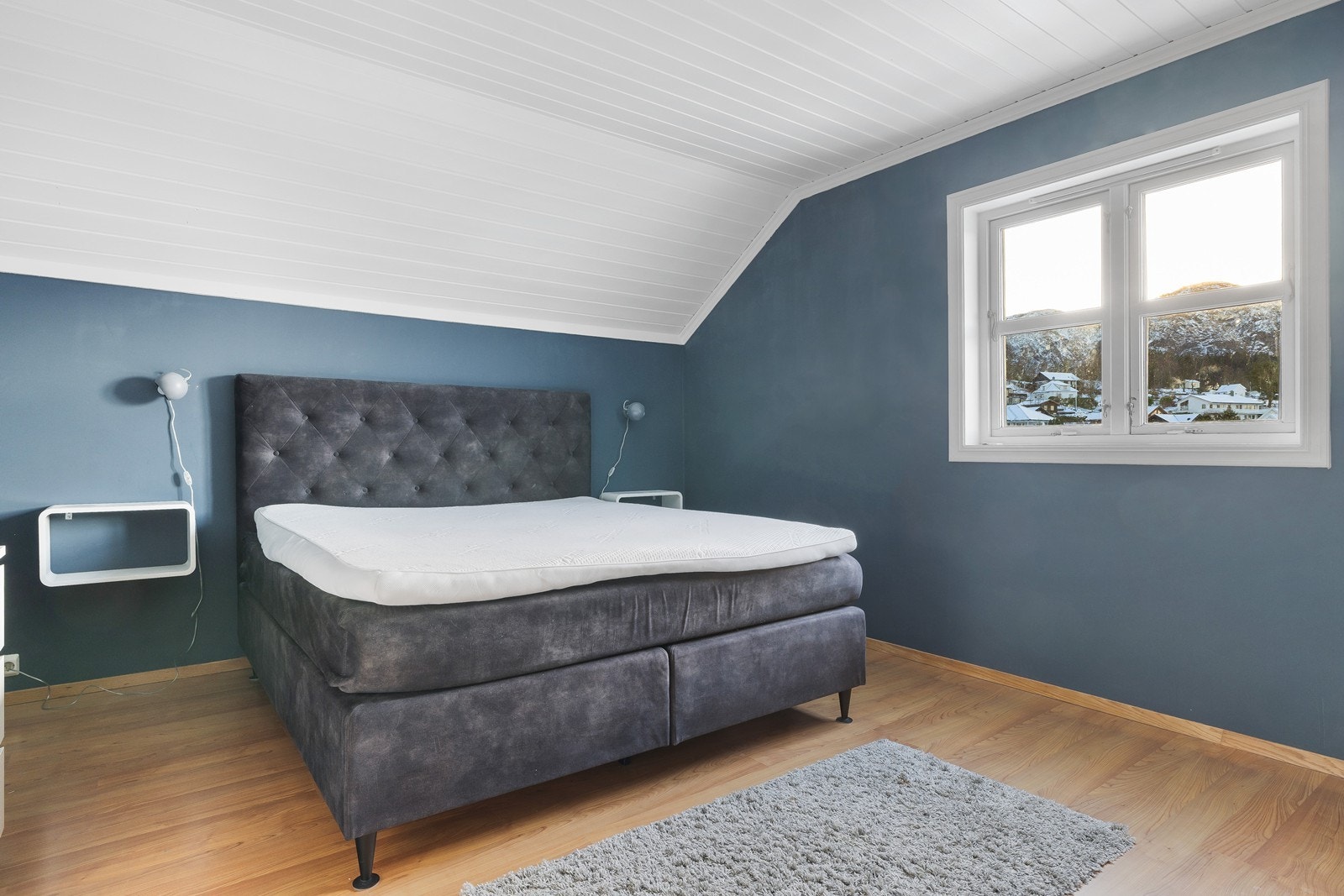 Hovedsoverom med god plass til dobbeltseng og garderobe. Galleribilde