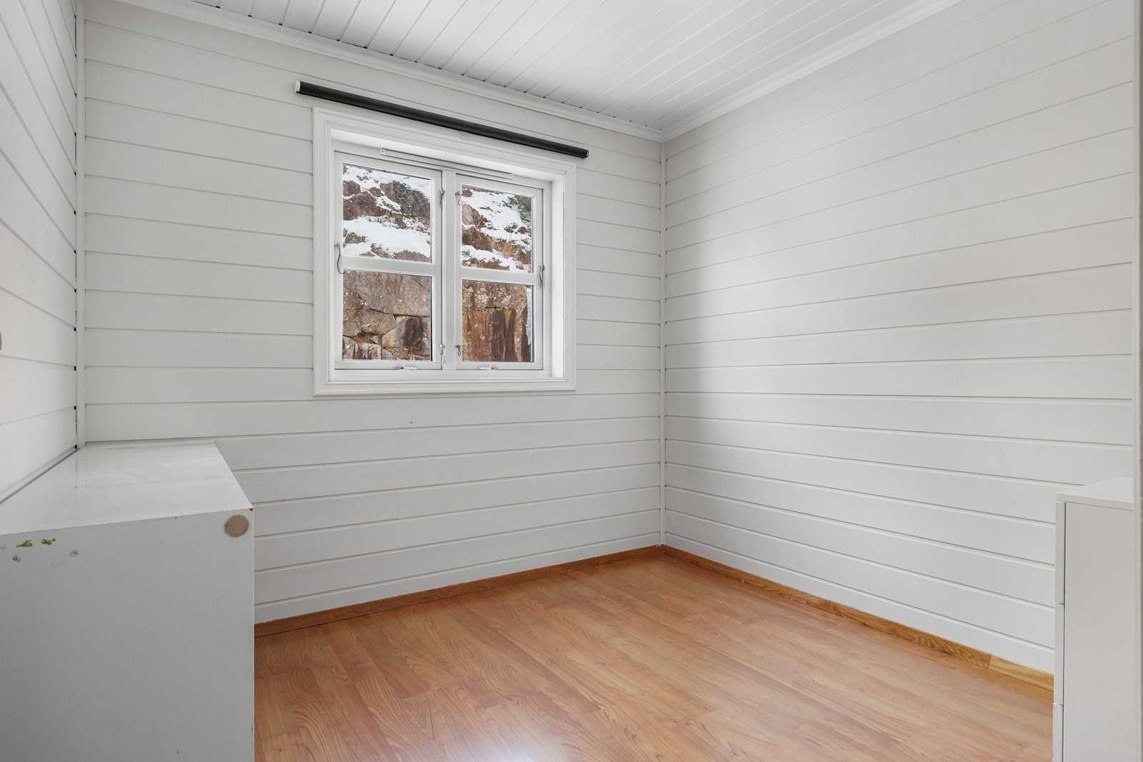 Soverom 5 - Enkelt og trivelig rom med naturlig lys. Galleribilde