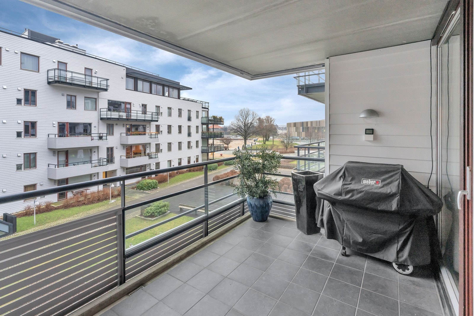 - med flott utsikt mot Bystranda Galleribilde