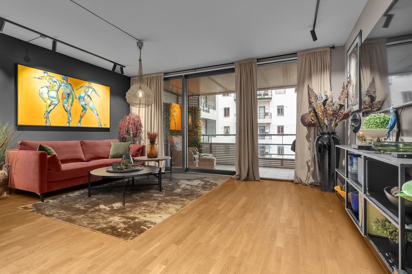 Plass til sofagruppe med tilhørende møblement Galleribilde