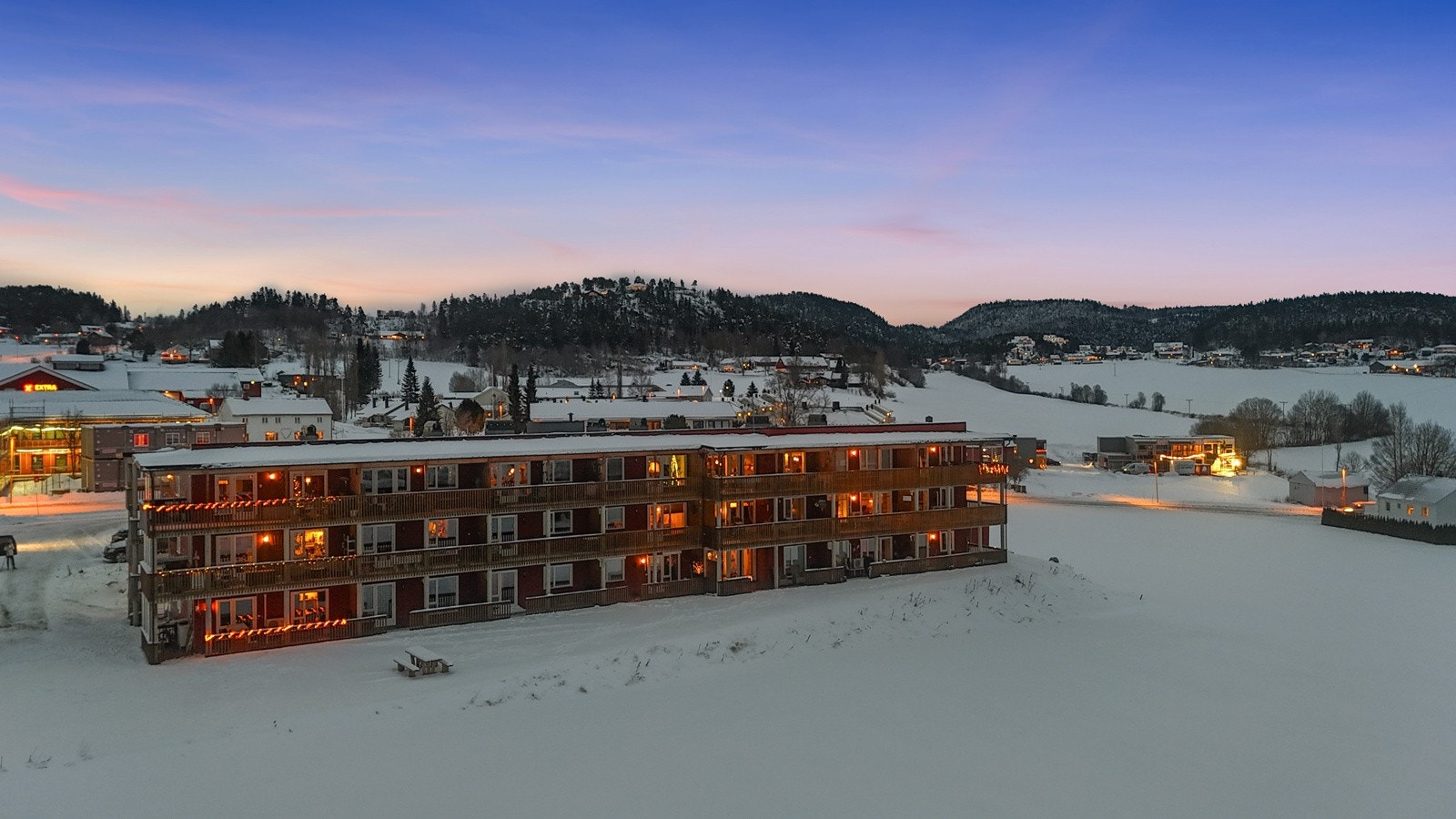 Leiligheten ligger fint til med kort vei til servicefasiliteter. Galleribilde