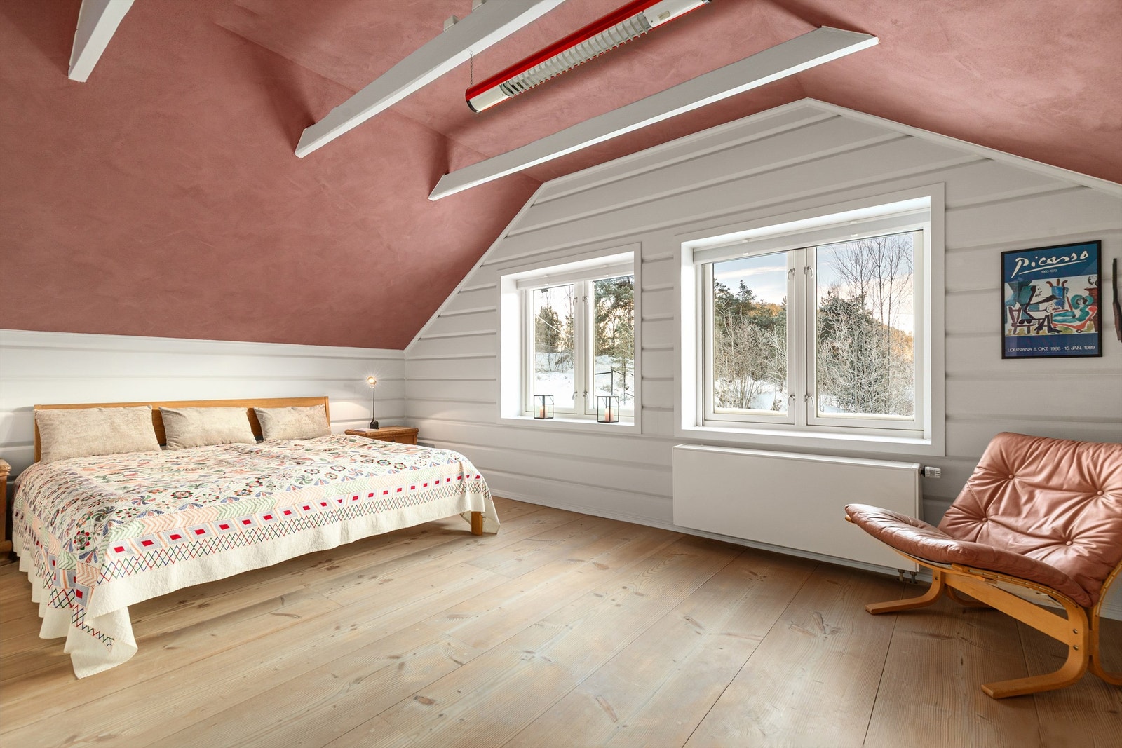 Soverom 1. - Stor rom med mange møbleringsmuligheter Galleribilde