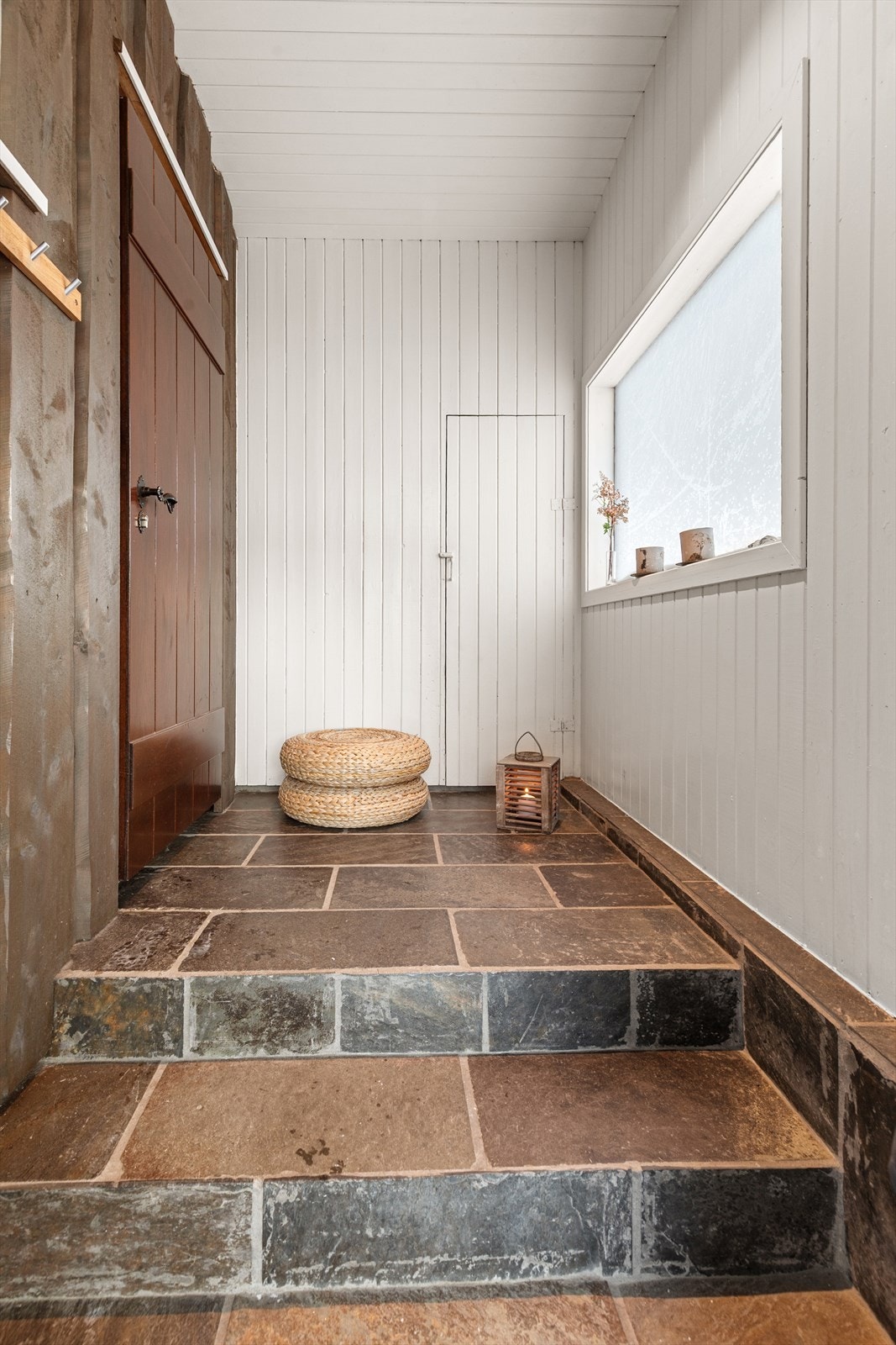 Overbygget uisolert inngangsparti - Ikke byggemeldt og godkjent Galleribilde