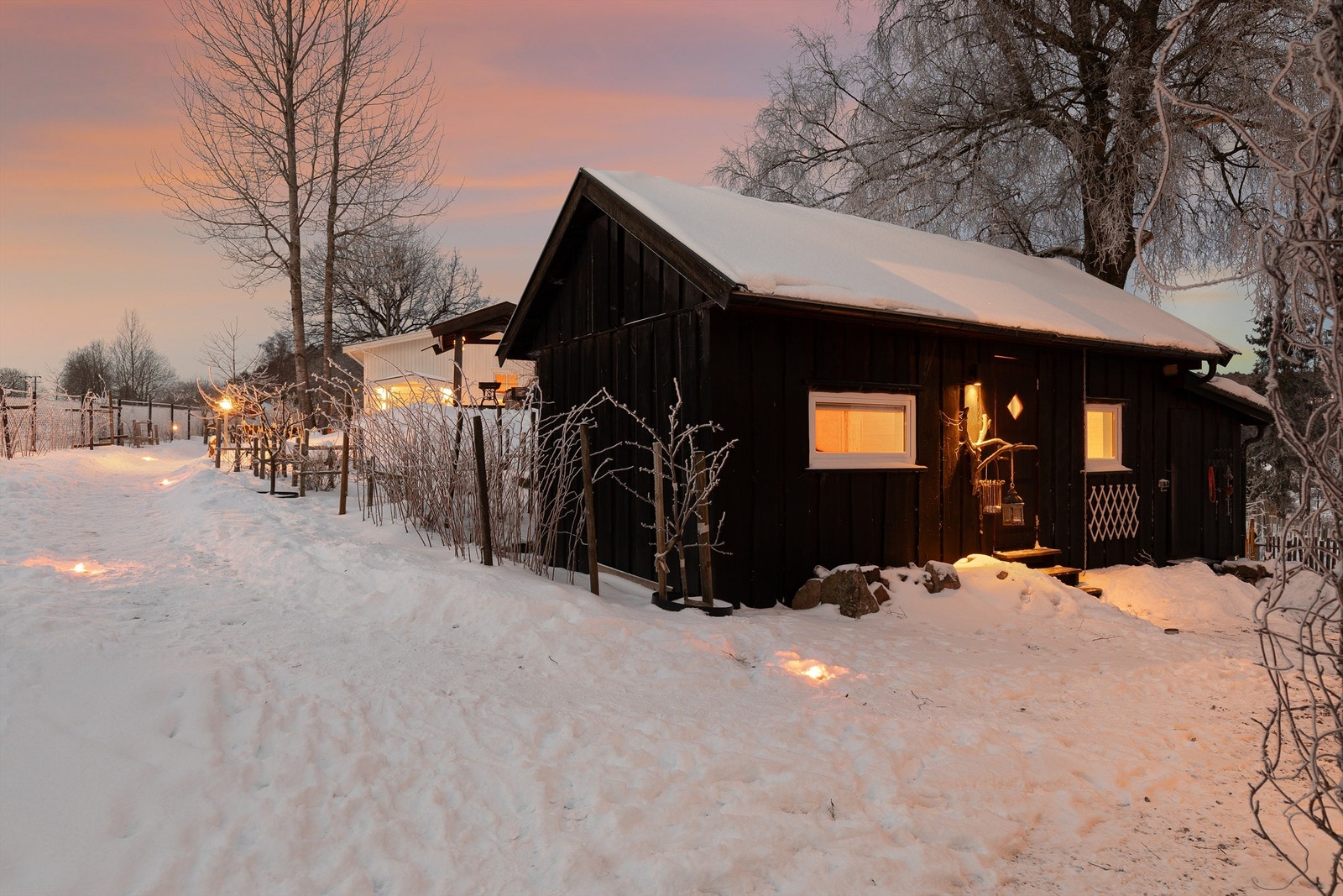 Uthus med 2 innredede rom Galleribilde