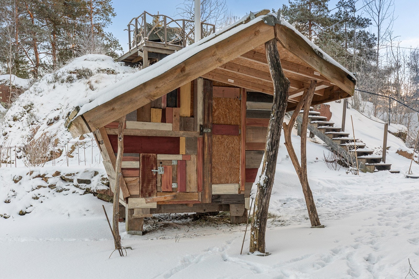 På tomten står det også et andehus Galleribilde
