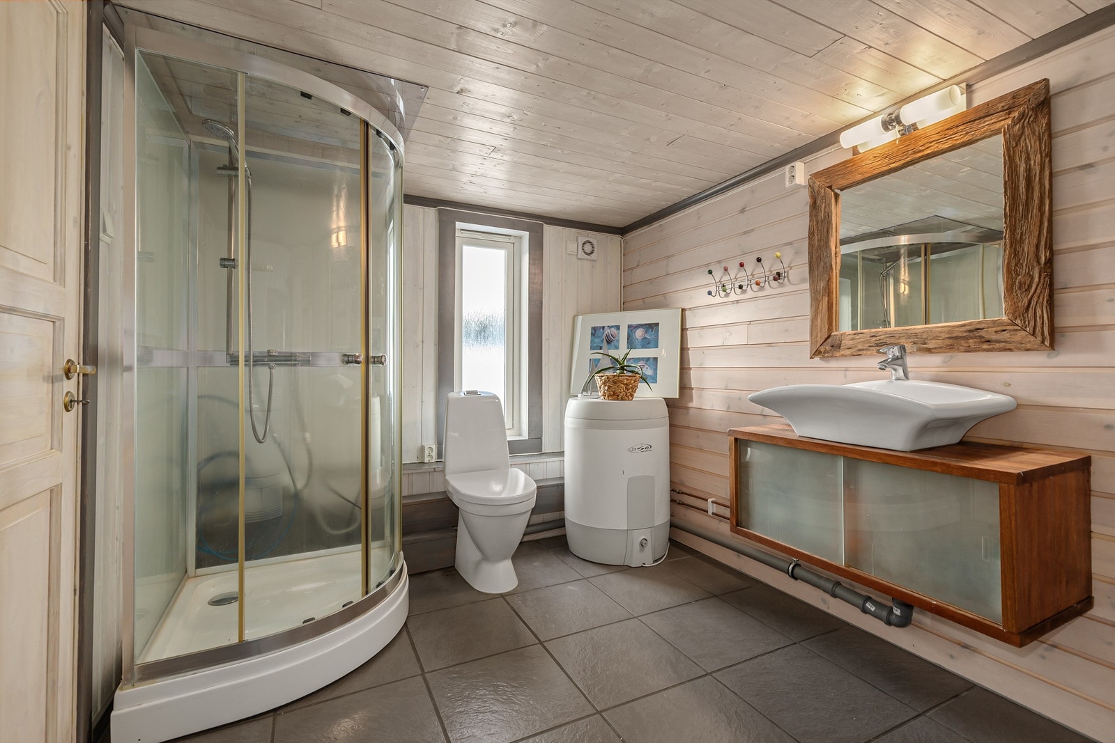 Stort bad i atelieret Galleribilde