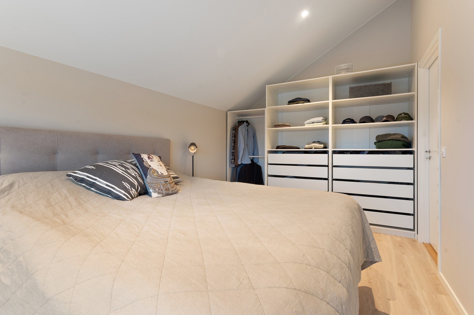 Det er god plass til garderobeskap Galleribilde