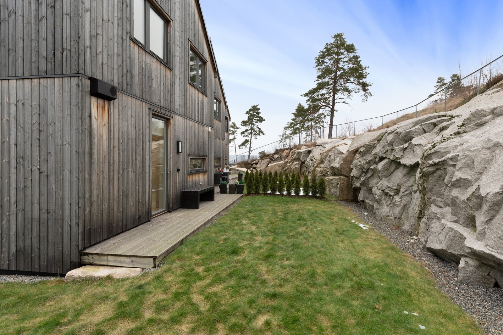 Uteområde i bakkant av boligen Galleribilde