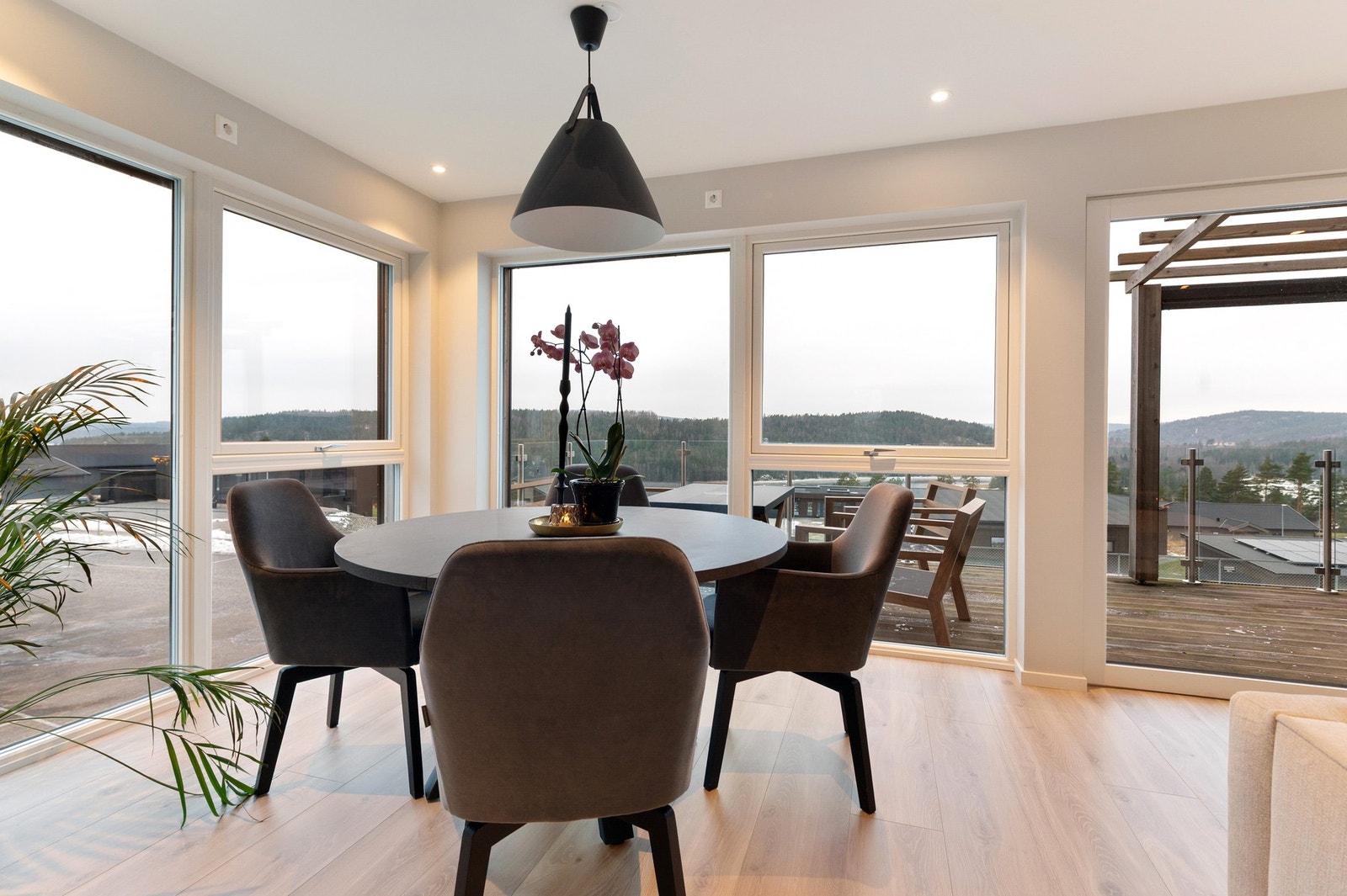 Kjøkken og stue har gulvvarme med varmefolie, som gir god komfort Galleribilde