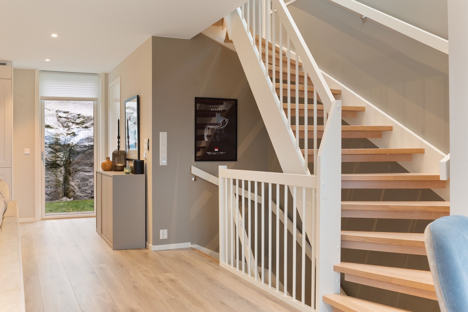 Trappen leder videre opp til soverommene og hovedbadet Galleribilde