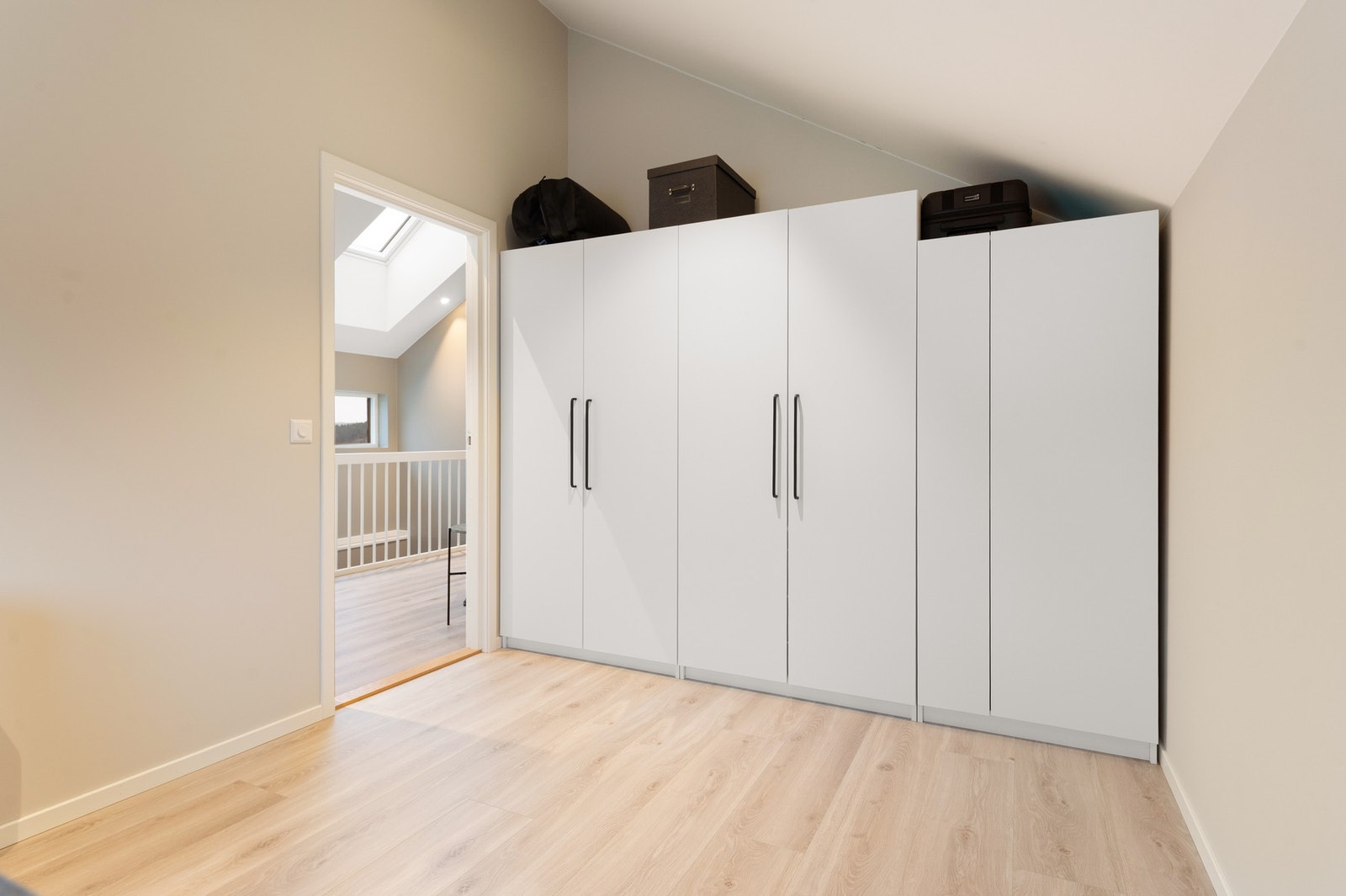 Rommet er lyst og trivelig med en god atmosfære Galleribilde