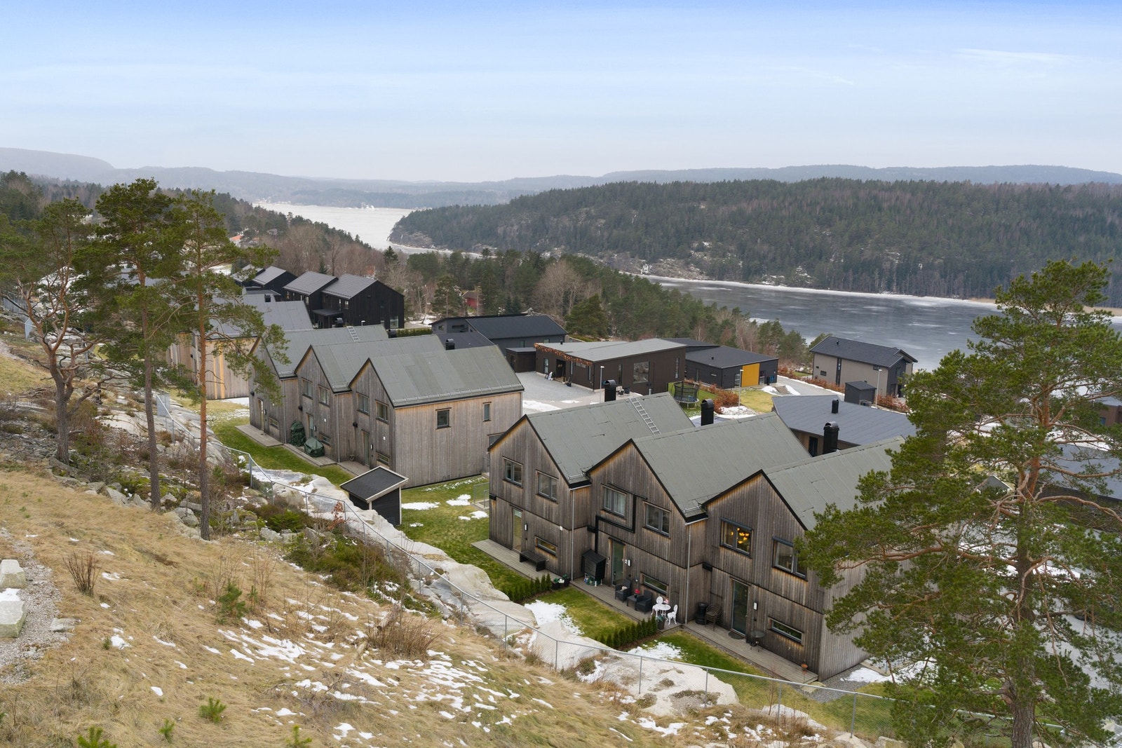 Moderne enderekke på ca. 168 kvm. Galleribilde