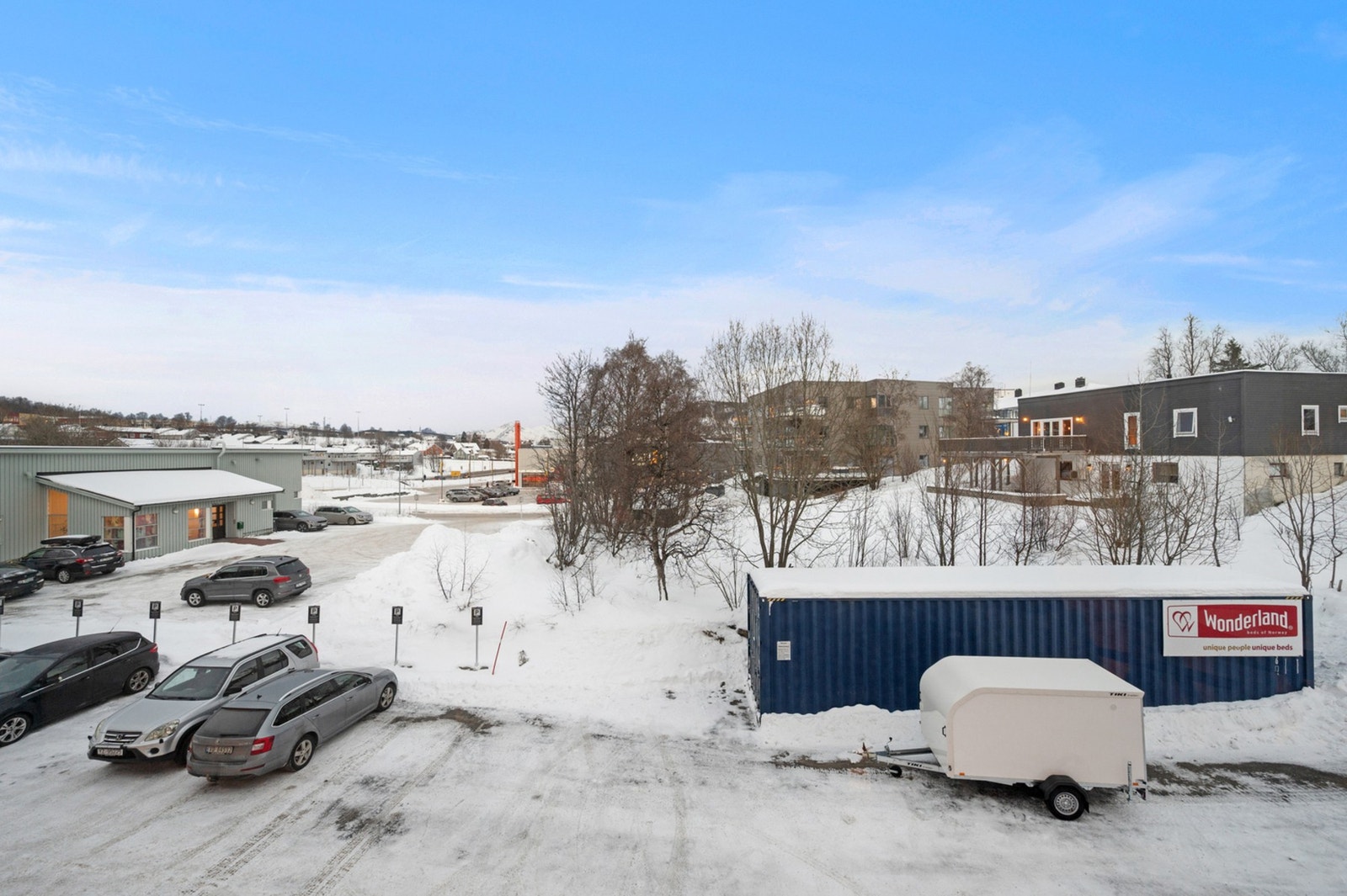 Utsikt fra balkong. Her får du umiddelbar nærhet til Amfi kjøpesenter. Galleribilde