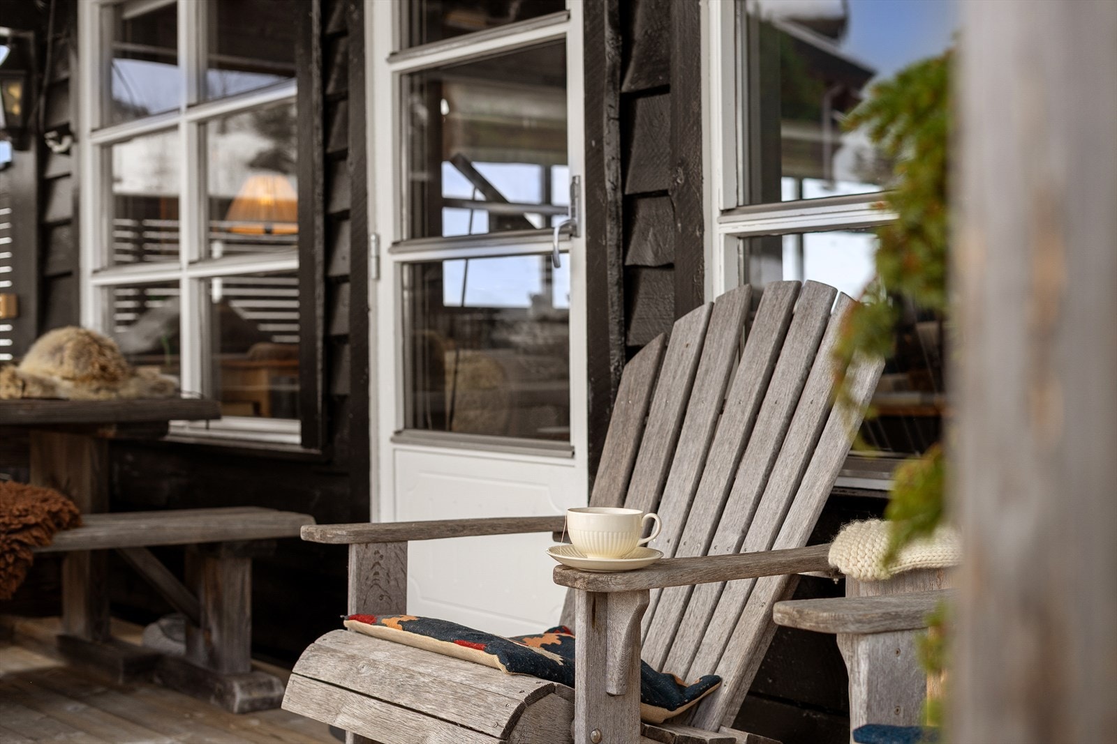 Sitt i le fra snø eller annet vær - og nyt kaffen eller noe godt i glasset. Galleribilde