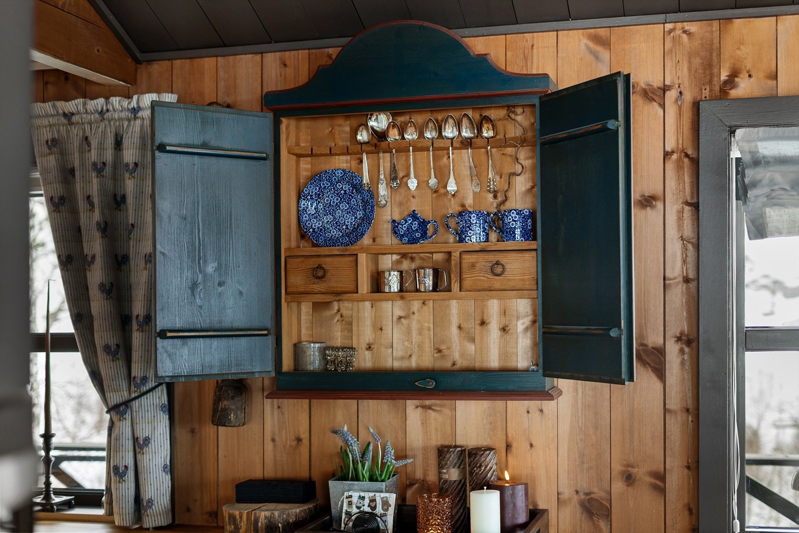 Koselige detaljer som skaper lun atmosfære på hytta. Galleribilde