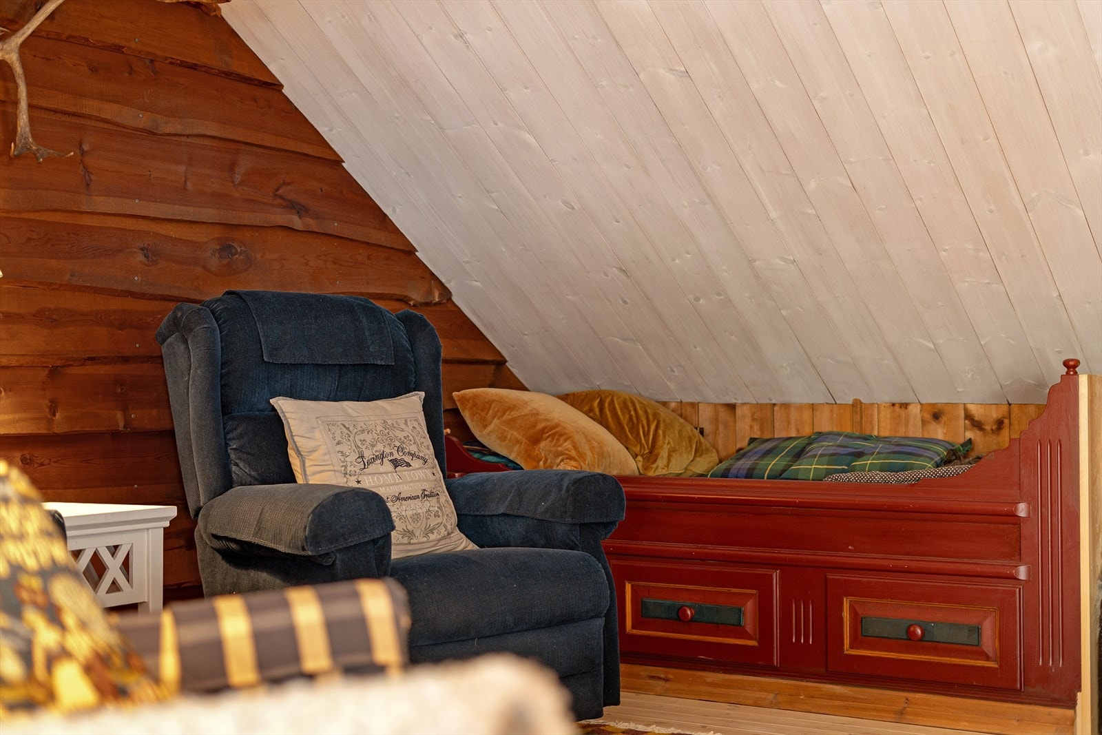 Sovealkove i loftstuen som et supplement til de to soverommene og soverom nede. Galleribilde