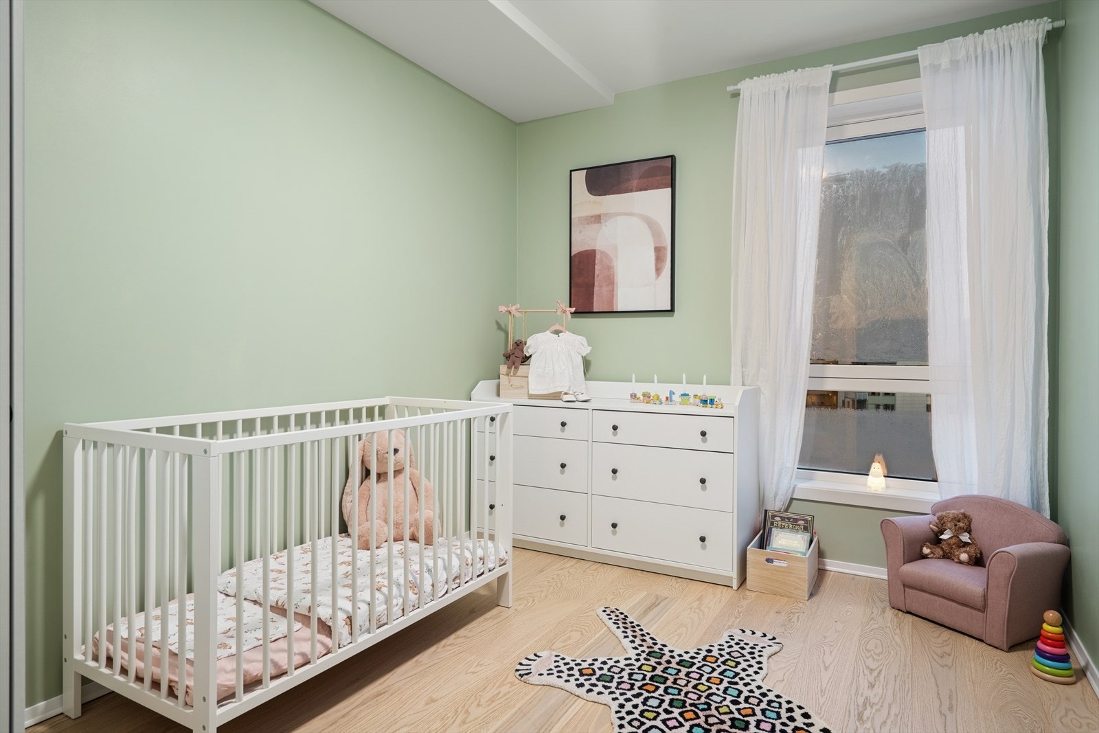 D
et andre soverommet passer ypperlig som barnerom, kontor eller gjesterom. Galleribilde