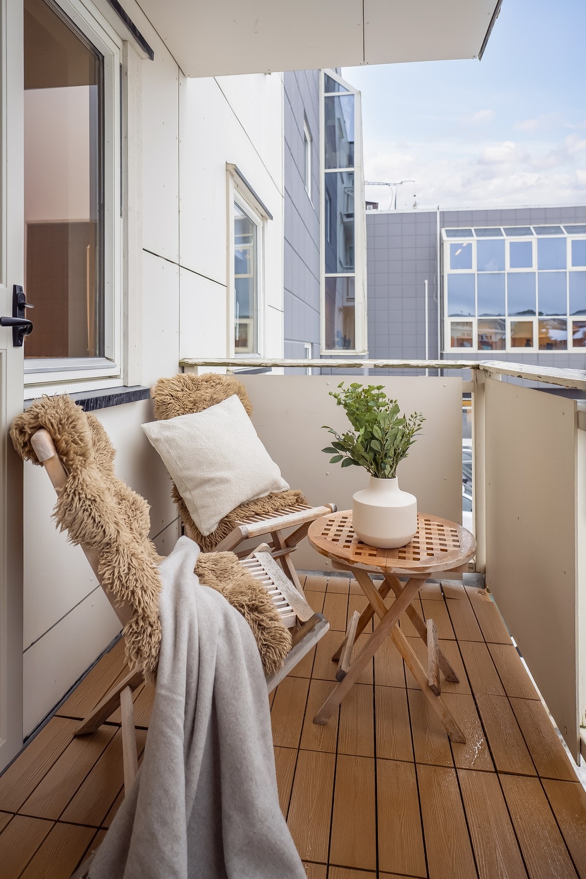 Fra stuen har du direkte adgang til boligens balkong. Galleribilde